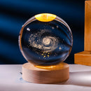 Luminária Bola de Cristal 3D Galáxia com Base de Madeira