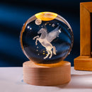 Luminária Bola de Cristal 3D Galáxia com Base de Madeira