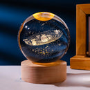 Luminária Bola de Cristal 3D Galáxia com Base de Madeira