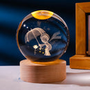 Luminária Bola de Cristal 3D Galáxia com Base de Madeira