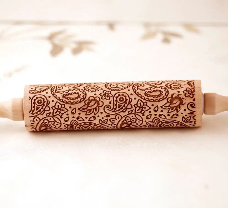 Rolo decorativo Pétalas da Paixão para criar estampas florais em massas e artesanatos