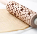 Rolo de textura com abelhas e favos de mel para criar estampas decorativas e artesanais