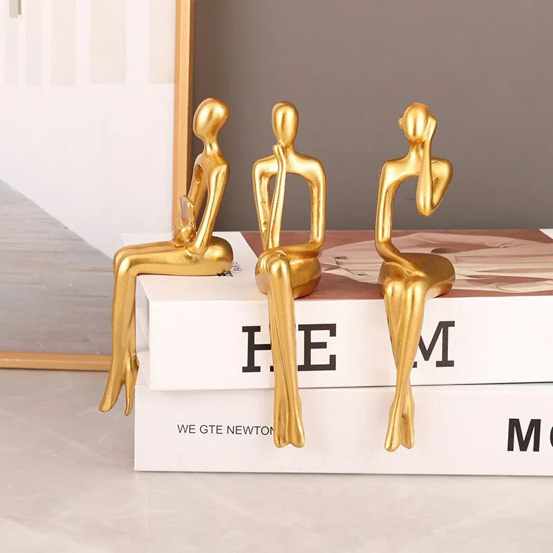 Trio de estátuas decorativas pensador douradas em resina para sala e escritório